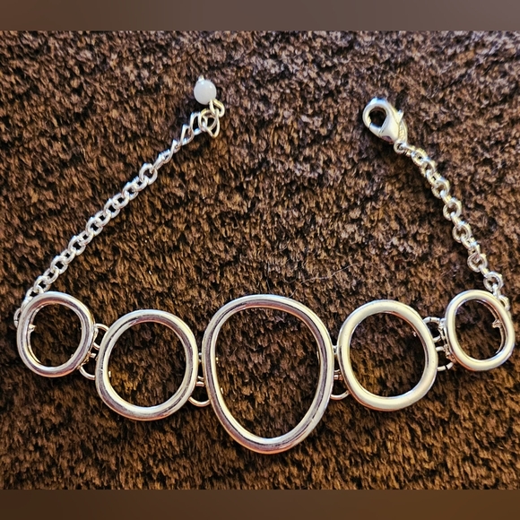 Silvertone Circle Bracelet - Picture 2 of 4